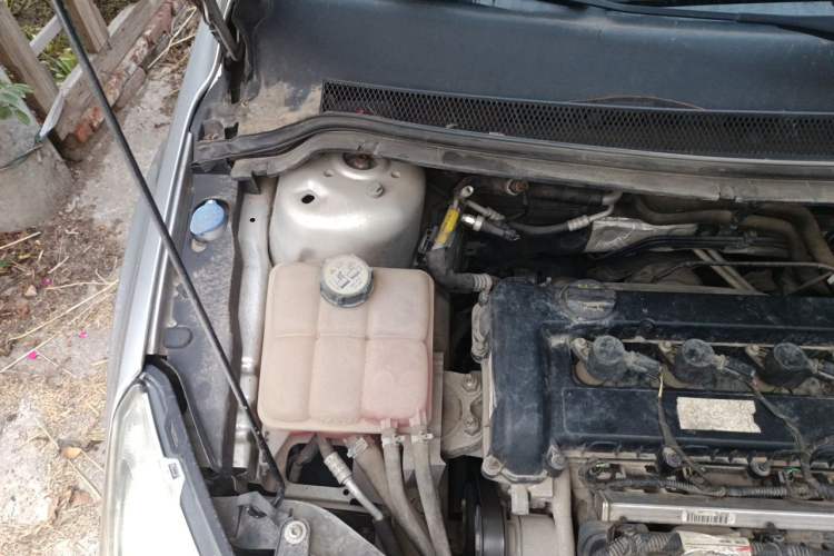 Used Ford Focus 2013 Sedan Classic 1.8L Manual Base Model Engine Bay Right