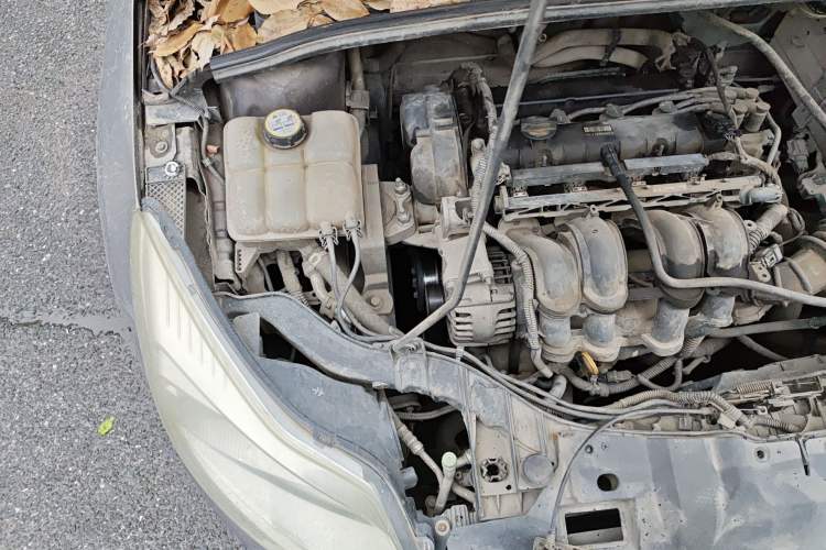 Used Ford Focus 2013 Sedan Classic 1.8L Manual Base Model Engine Bay Right
