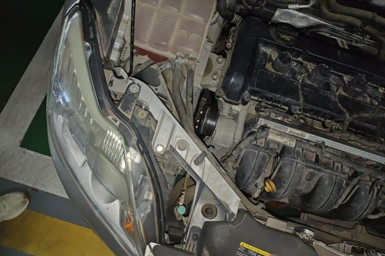 Used Ford Focus 2013 Sedan Classic 1.8L Manual Millionth Anniversary Edition Engine Bay Right