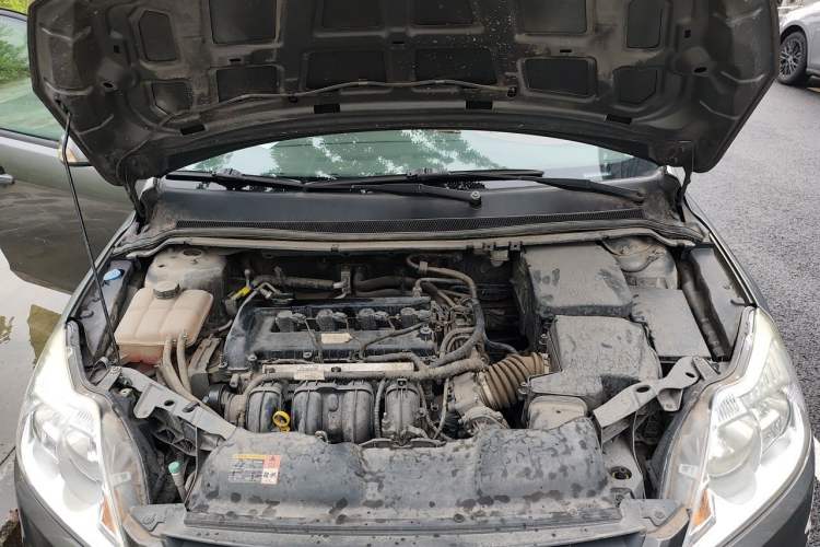 Used Ford Focus 2013 Sedan Classic 1.8L Manual Base Model Engine Bay