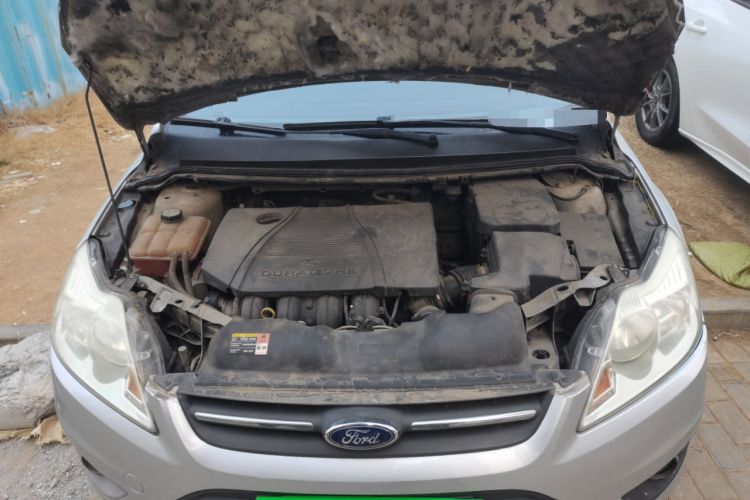 Used Ford Focus 2013 Sedan Classic 1.8L Manual Base Model Engine Bay