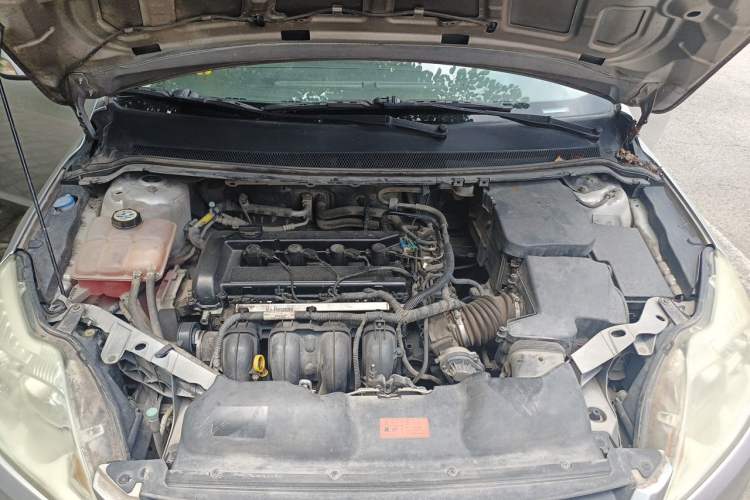 Used Ford Focus 2013 Sedan Classic 1.8L Manual Base Model Engine Bay