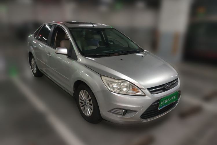 Used Ford Focus 2013 Sedan Classic 1.8L Automatic Fashion Edition Front Right 45 Deg