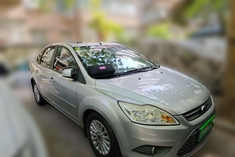 Used Ford Focus 2013 Sedan Classic 1.8L Automatic Fashion Edition Front Right 45 Deg