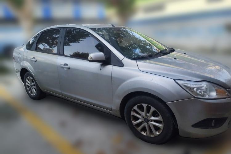 Used Ford Focus 2013 Sedan Classic 1.8L Manual Base Model Front Right 45 Deg