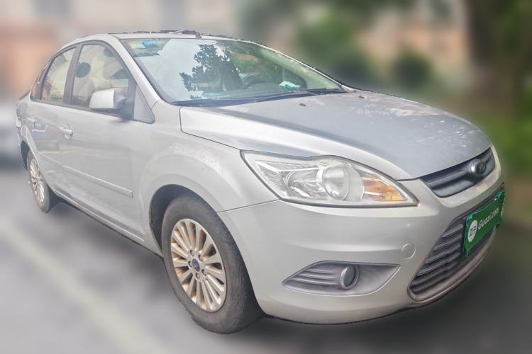 Used Ford Focus 2013 Sedan Classic 1.8L Manual Fashion Edition Front Right 45 Deg