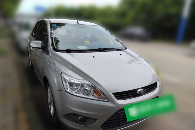 Used Ford Focus 2013 Sedan Classic 1.8L Automatic Base Model Front Right 45 Deg