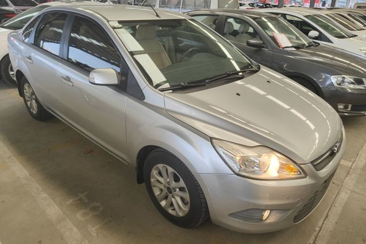 Used Ford Focus 2013 Sedan Classic 1.8L Automatic Base Model Front Right 45 Deg