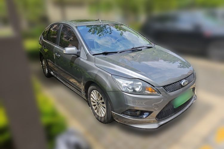 Used Ford Focus 2013 Hatchback Classic 1.8L Manual Fashion Edition Front Right 45 Deg
