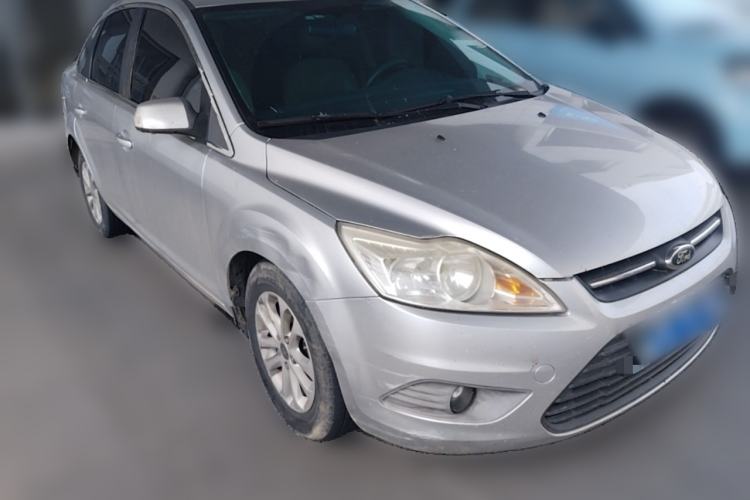 Used Ford Focus 2013 Sedan Classic 1.8L Automatic Base Model Front Right 45 Deg