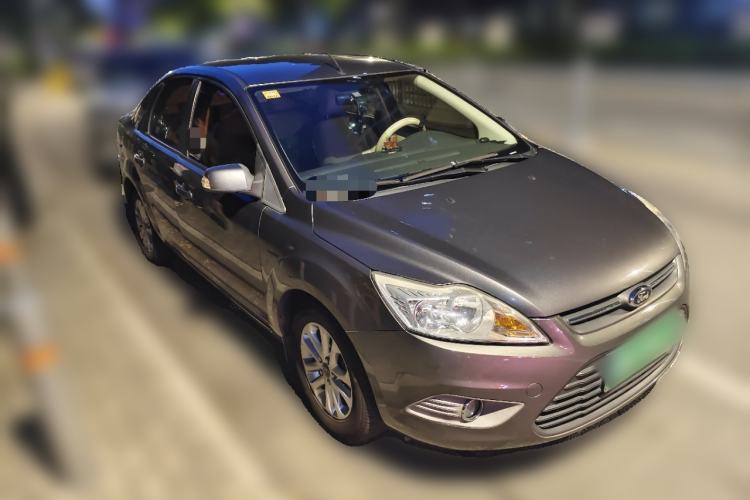 Used Ford Focus 2013 Sedan Classic 1.8L Automatic Base Model Front Right 45 Deg
