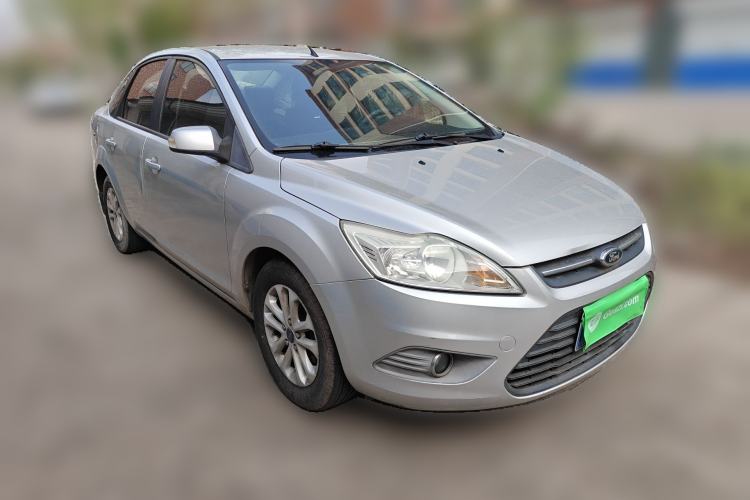 Used Ford Focus 2013 Sedan Classic 1.8L Manual Base Model Front Right 45 Deg
