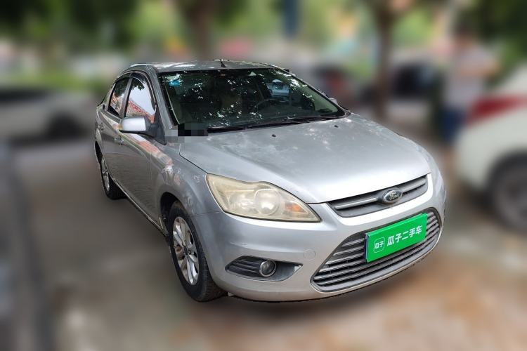 Used Ford Focus 2013 Sedan Classic 1.8L Manual Base Model Front Right 45 Deg