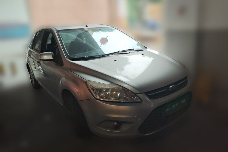 Used Ford Focus 2013 Sedan Classic 1.8L Manual Base Model Front Right 45 Deg