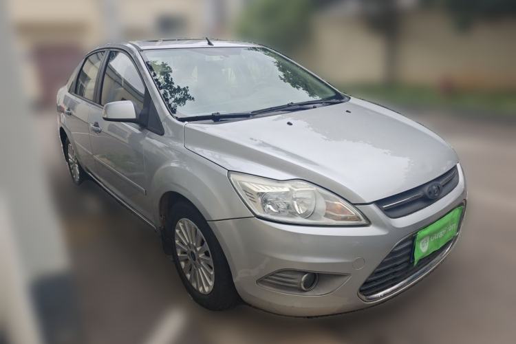Used Ford Focus 2013 Sedan Classic 1.8L Automatic Fashion Edition Front Right 45 Deg