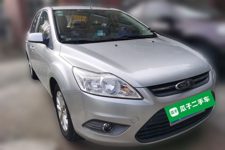 Used Ford Focus 2013 Sedan Classic 1.8L Manual Base Model Front Right 45 Deg