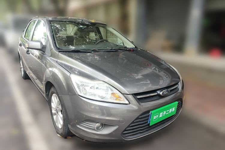 Used Ford Focus 2013 Sedan Classic 1.8L Manual Base Model Front Right 45 Deg