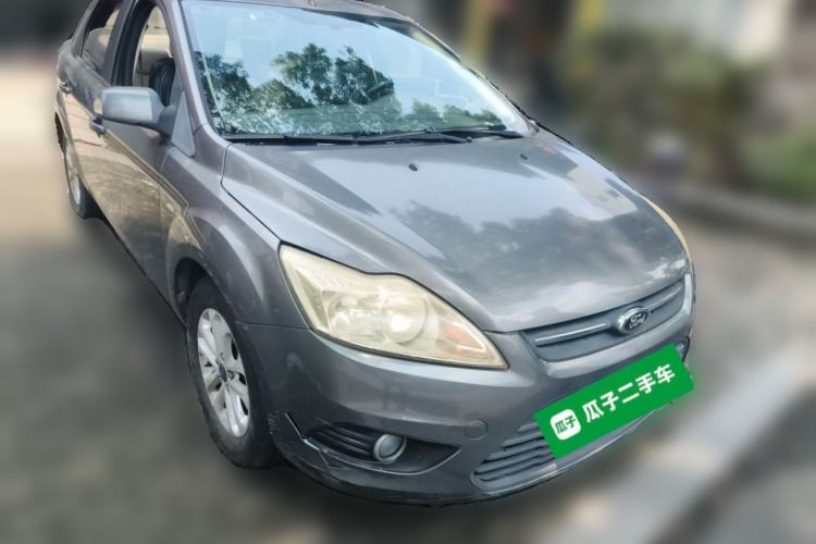 Used Ford Focus 2013 Sedan Classic 1.8L Manual Base Model Front Right 45 Deg