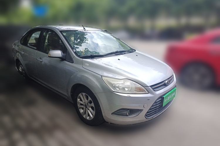 Used Ford Focus 2013 Sedan Classic 1.8L Manual Base Model Front Right 45 Deg