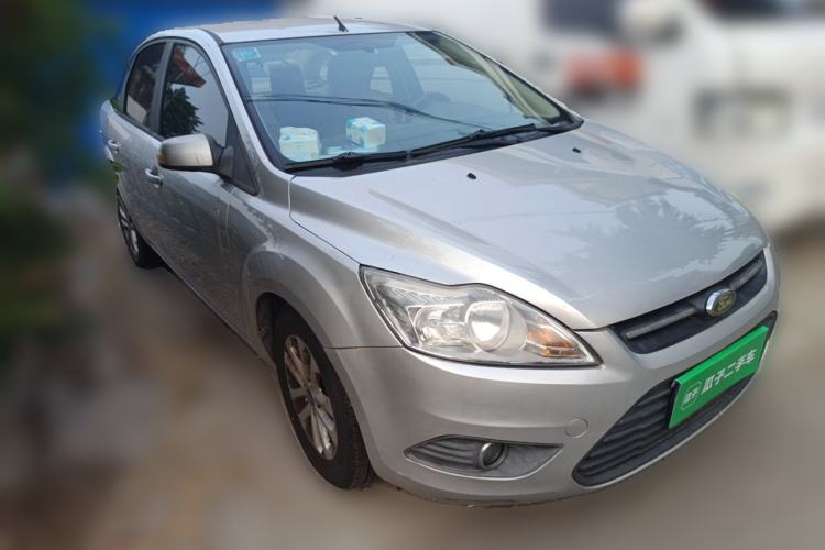 Used Ford Focus 2013 Sedan Classic 1.8L Manual Base Model Front Right 45 Deg