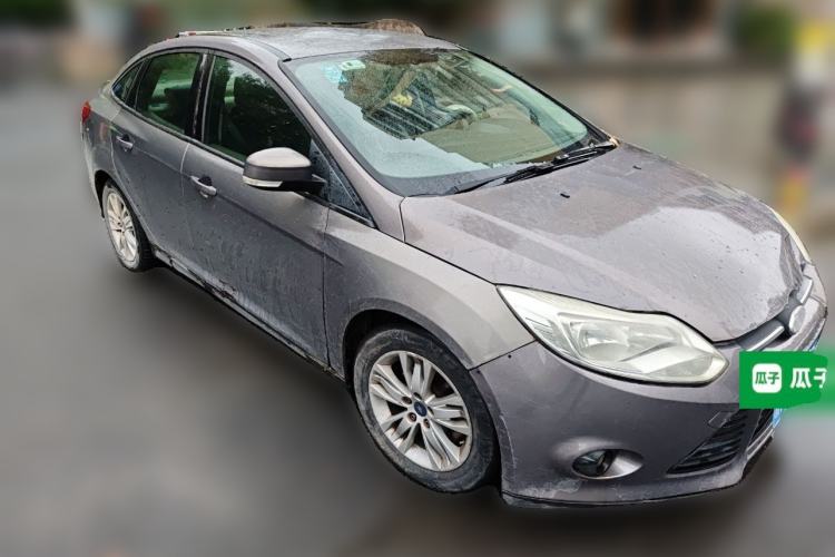 Used Ford Focus 2013 Sedan Classic 1.8L Manual Base Model Front Right 45 Deg
