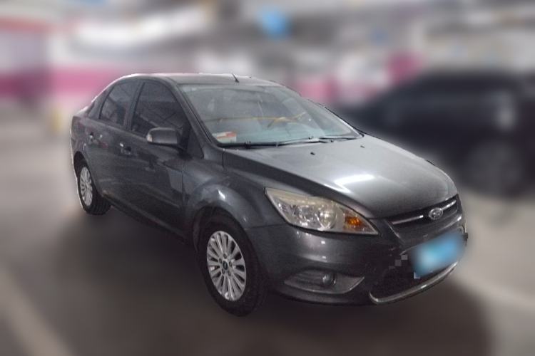 Used Ford Focus 2013 Sedan Classic 1.8L Manual Fashion Edition Front Right 45 Deg