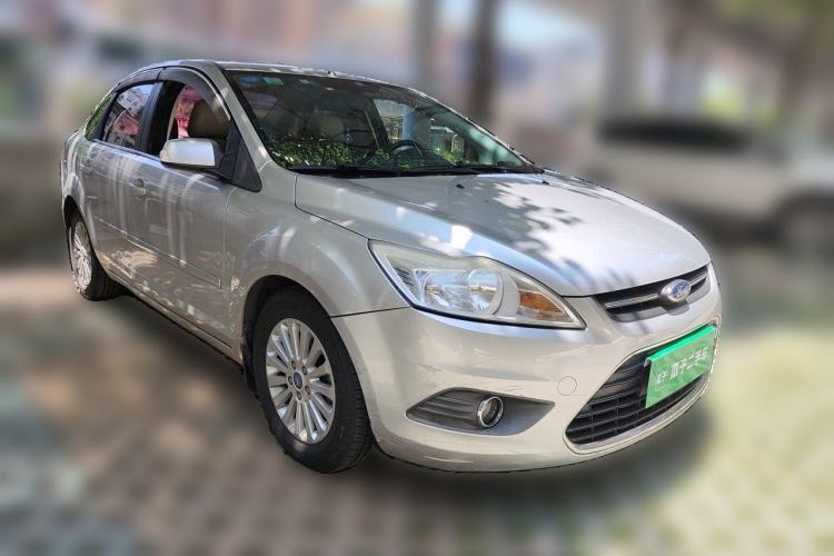 Used Ford Focus 2013 Sedan Classic 1.8L Automatic Fashion Edition Front Right 45 Deg