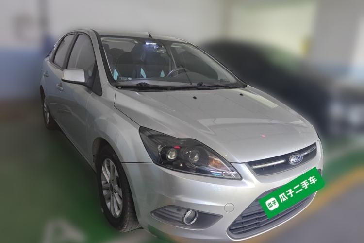 Used Ford Focus 2013 Sedan Classic 1.8L Manual Base Model Front Right 45 Deg