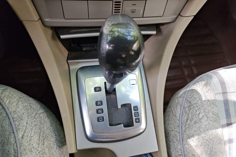 Used Ford Focus 2013 Sedan Classic 1.8L Automatic Fashion Edition Gear Lever