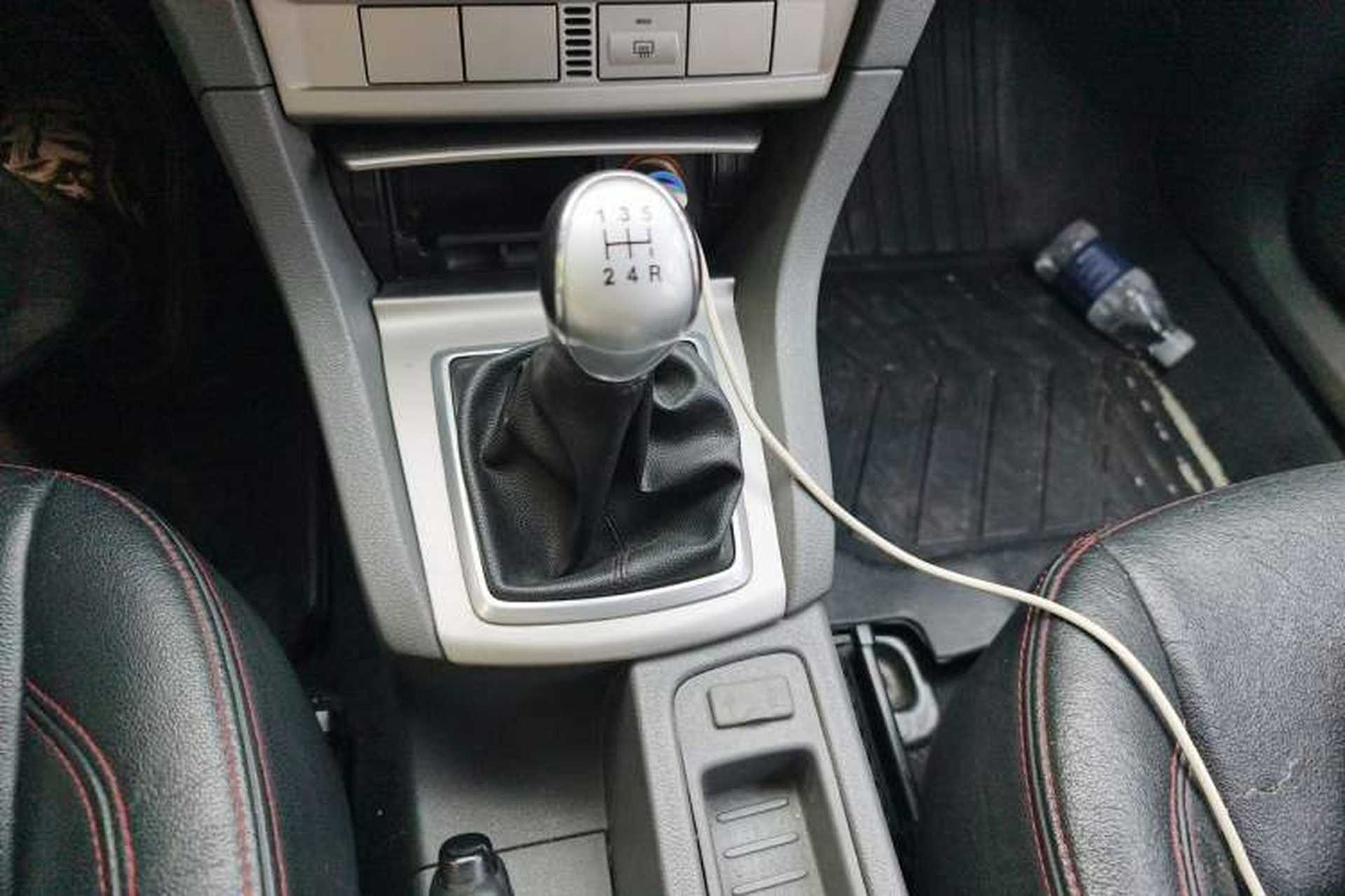 Used Ford Focus 2013 Hatchback Classic 1.8L Manual Base Model Gear Lever