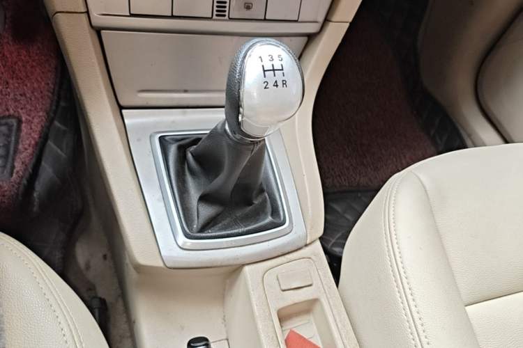 Used Ford Focus 2013 Sedan Classic 1.8L Manual Base Model Gear Lever