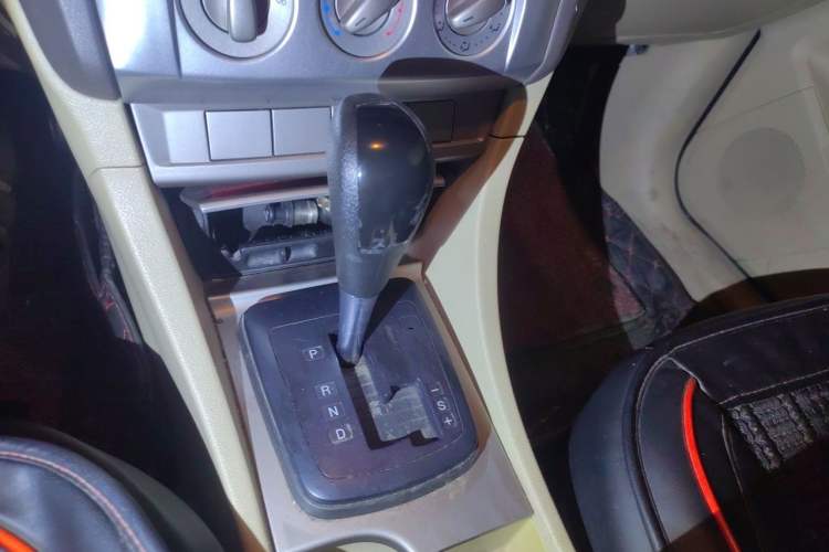 Used Ford Focus 2013 Sedan Classic 1.8L Automatic Millionth Anniversary Edition Gear Lever