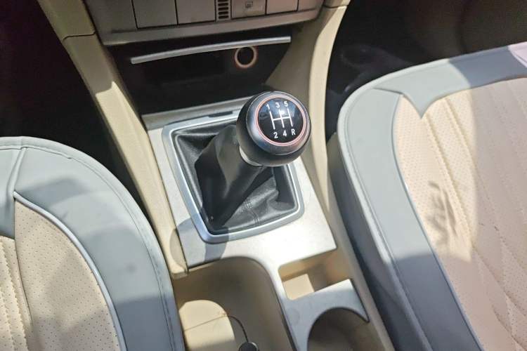Used Ford Focus 2013 Hatchback Classic 1.8L Manual Fashion Edition Gear Lever