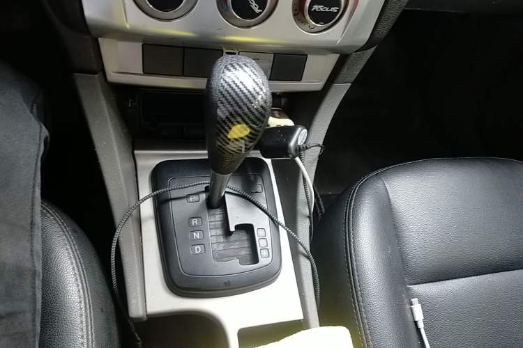 Used Ford Focus 2013 Hatchback Classic 1.8L Automatic Millionth Anniversary Edition Gear Lever