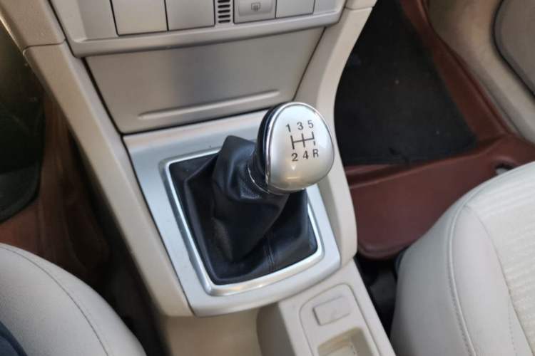 Used Ford Focus 2013 Sedan Classic 1.8L Manual Base Model Gear Lever