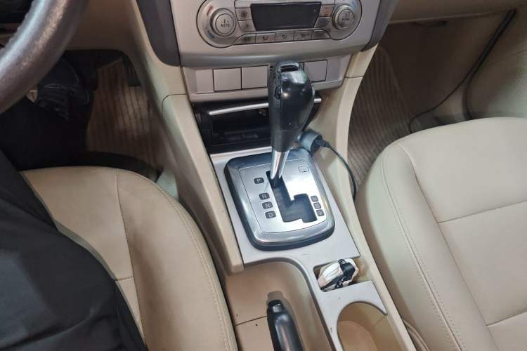 Used Ford Focus 2013 Hatchback Classic 1.8L Automatic Fashion Edition Gear Lever