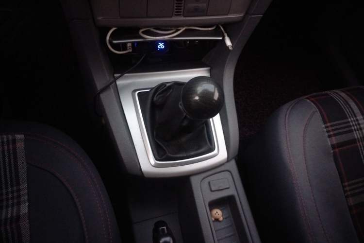 Used Ford Focus 2013 Hatchback Classic 1.8L Manual Base Model Gear Lever