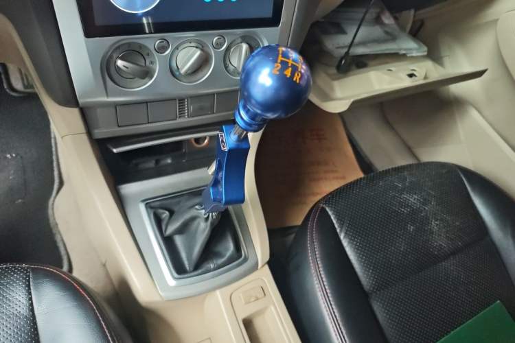 Used Ford Focus 2013 Sedan Classic 1.8L Manual Base Model Gear Lever