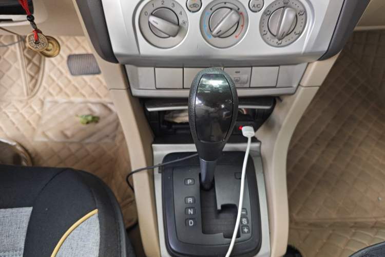 Used Ford Focus 2013 Sedan Classic 1.8L Automatic Base Model Gear Lever