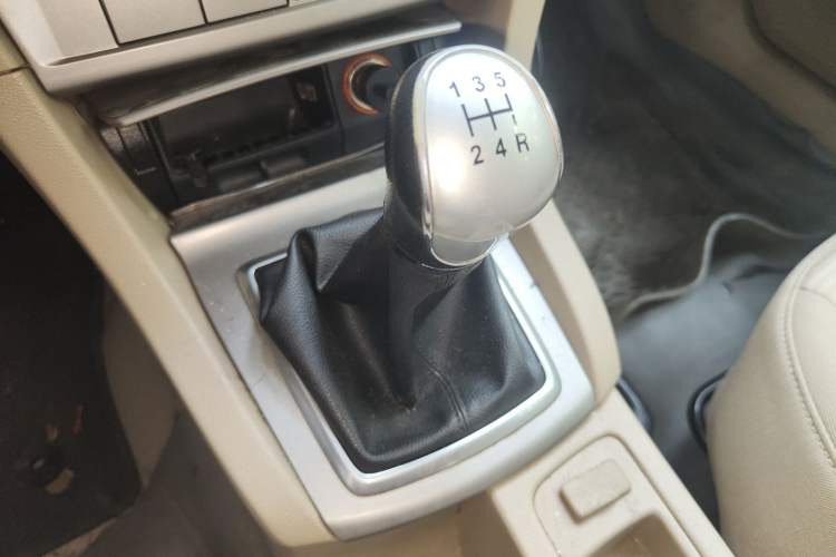 Used Ford Focus 2013 Sedan Classic 1.8L Manual Base Model Gear Lever