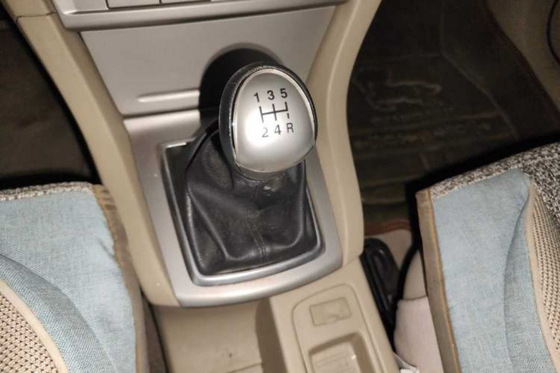 Used Ford Focus 2013 Sedan Classic 1.8L Manual Base Model Gear Lever
