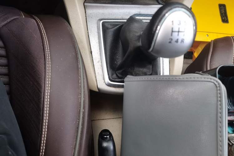Used Ford Focus 2013 Sedan Classic 1.8L Manual Base Model Gear Lever