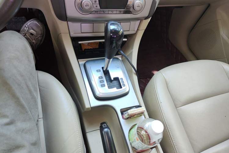 Used Ford Focus 2013 Sedan Classic 1.8L Automatic Fashion Edition Gear Lever