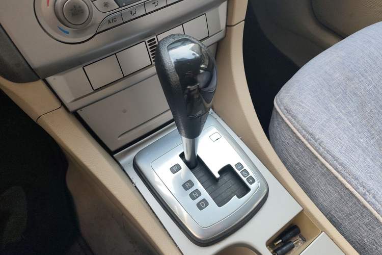 Used Ford Focus 2013 Sedan Classic 1.8L Automatic Fashion Edition Gear Lever