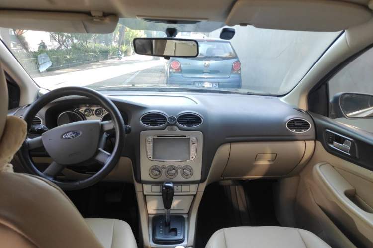 Used Ford Focus 2013 Sedan Classic 1.8L Automatic Base Model Headliner