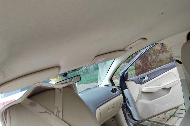 Used Ford Focus 2013 Sedan Classic 1.8L Automatic Base Model Headliner