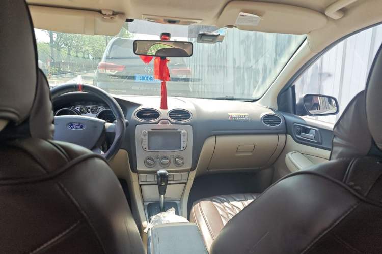 Used Ford Focus 2013 Sedan Classic 1.8L Automatic Base Model Headliner