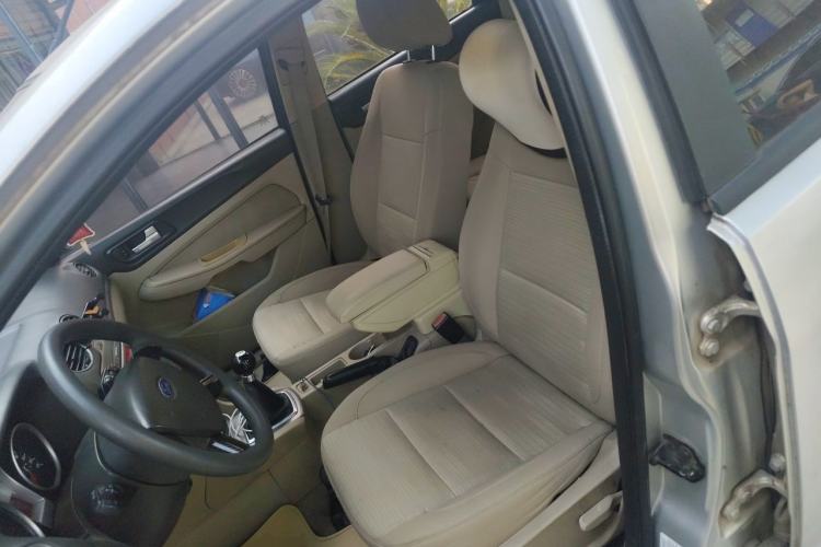 Used Ford Focus 2013 Sedan Classic 1.8L Manual Base Model Left Front Seat