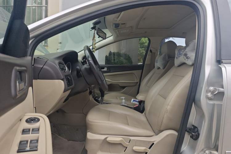 Used Ford Focus 2013 Sedan Classic 1.8L Automatic Fashion Edition Left Front Seat
