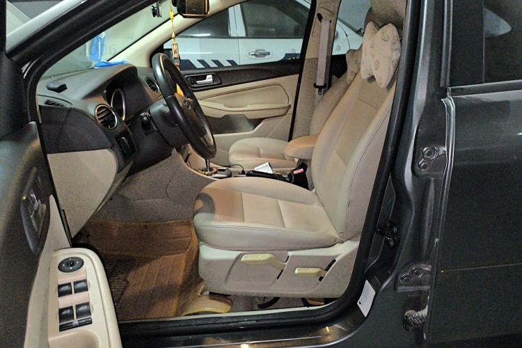 Used Ford Focus 2013 Sedan Classic 1.8L Automatic Fashion Edition Left Front Seat